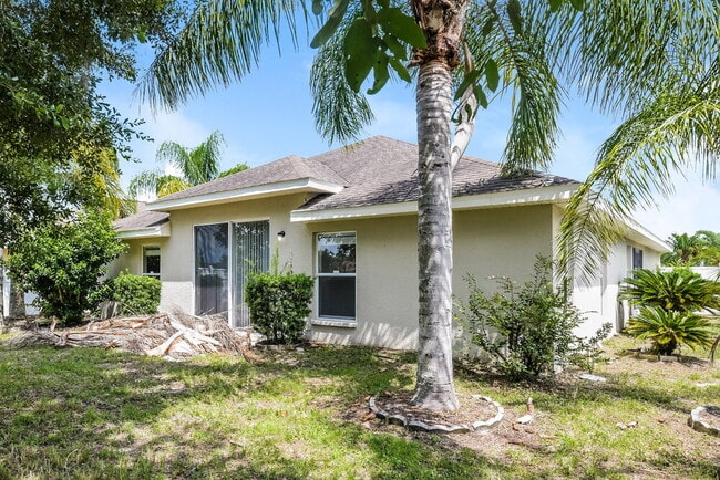 Building Photo - 5652 Sycamore Canyon Dr