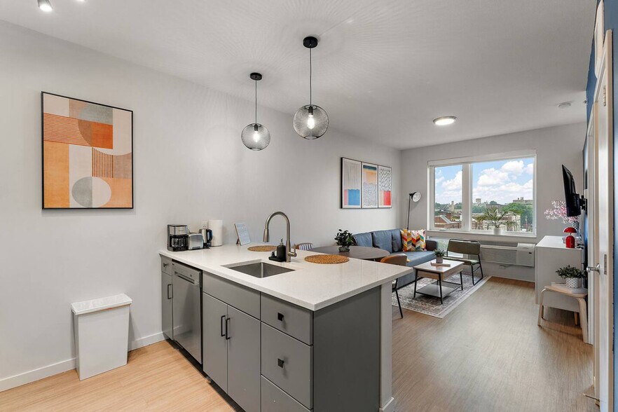 Building Photo - 10 E 18th St