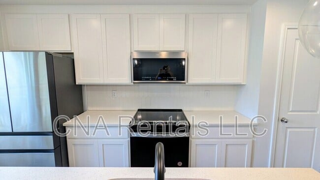 Building Photo - 2367 Summit Ave NW