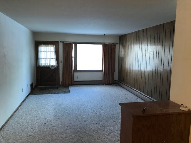 Building Photo - 3 Bedroom Duplex