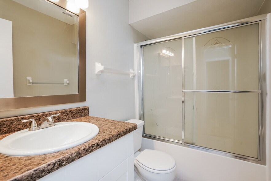 Building Photo - 28 SW 13th St