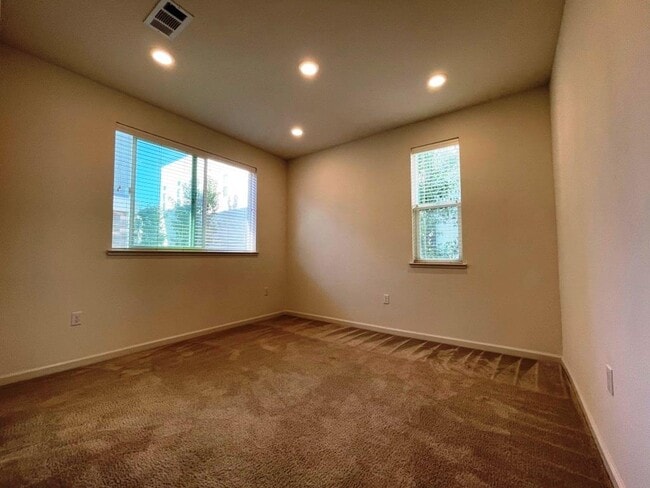 Building Photo - 168 Llano de los Robles Ave
