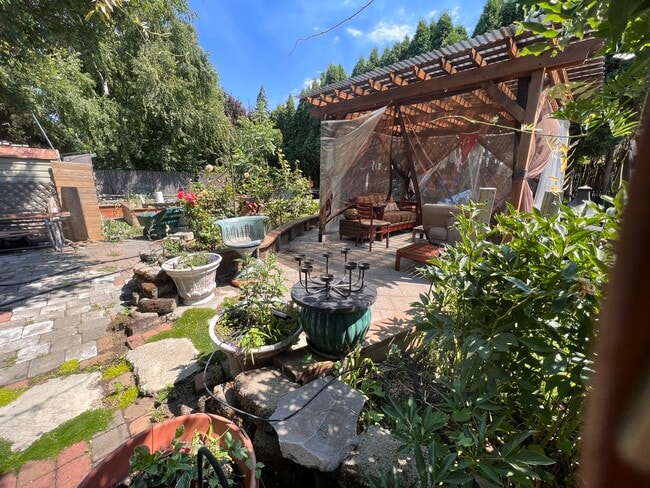 Building Photo - 1709 Avalon Pl