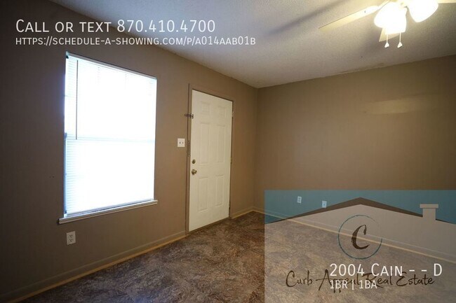 Building Photo - Move in special $500!! Recently renovated ...