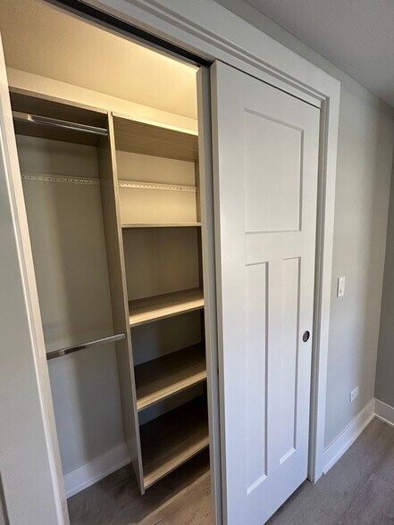 Building Photo - 1131 Oak Ave