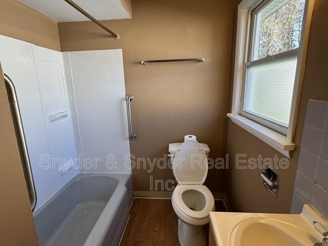 Building Photo - 2350 Newton St