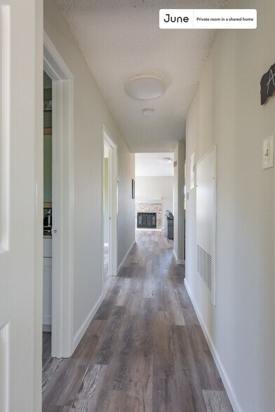 Building Photo - Room in Shared 2 bed/2 bath home