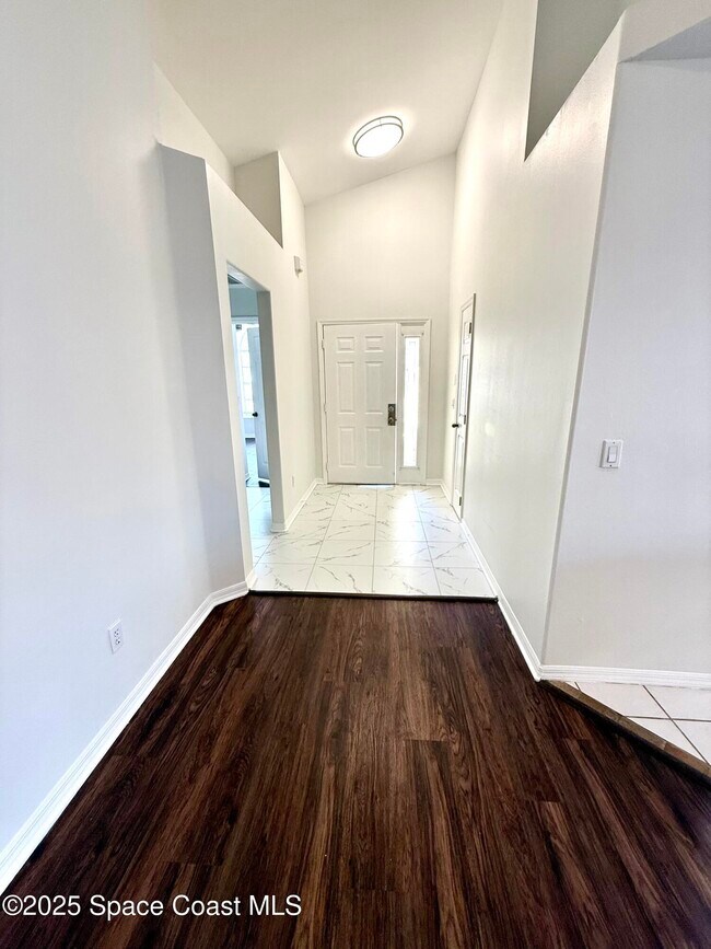 Building Photo - 4756 Silver Heron Dr
