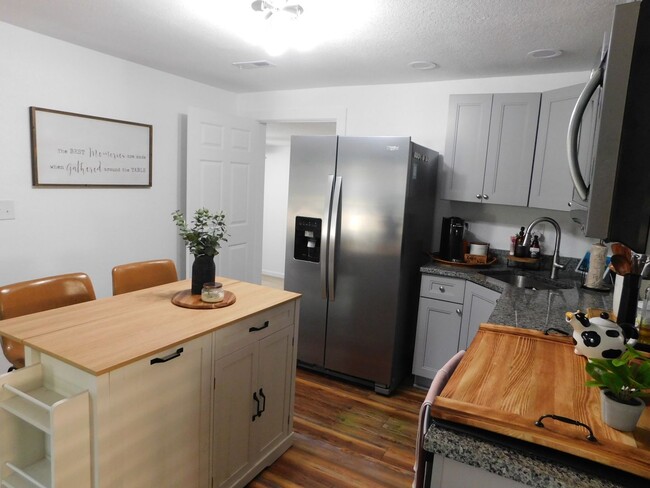 Building Photo - 3 bedroom 2 bath in Elizabeth City