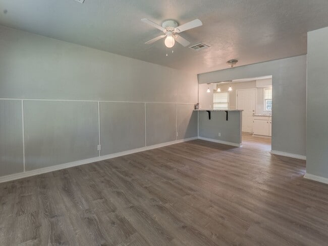 Building Photo - 3 Bedroom 1 Bath Home in Shawnee!