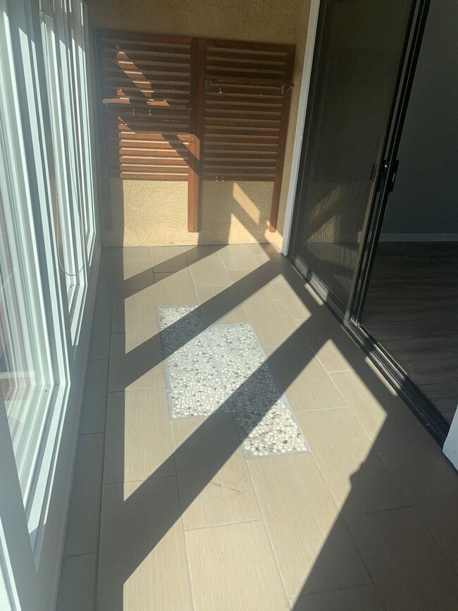 Building Photo - Remodeled, Upstairs 2BD / 1BA Condo Less Than 1/2 Mile From the Beach