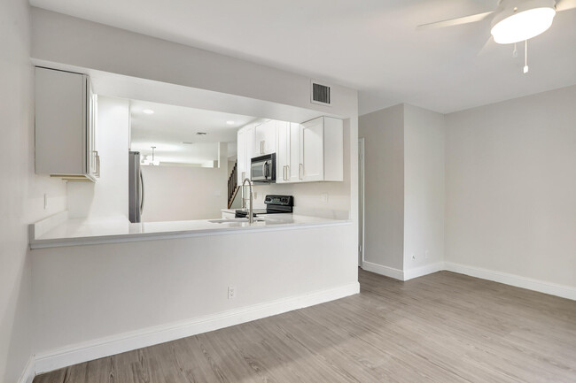 Building Photo - 9775 Riverside Dr