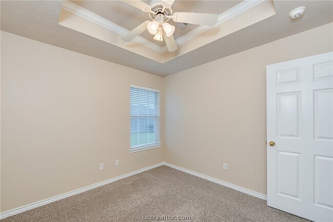 Building Photo - 906 Gardenia St