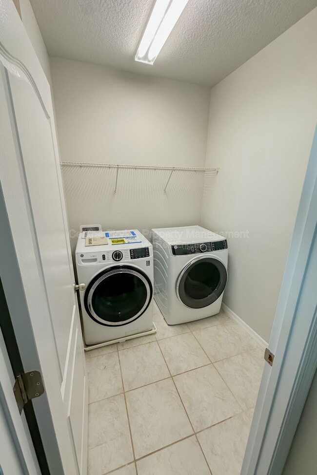Building Photo - 4288 Hibiscus Bloom Dr