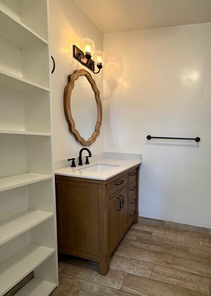 Building Photo - 3115 Flower Cir