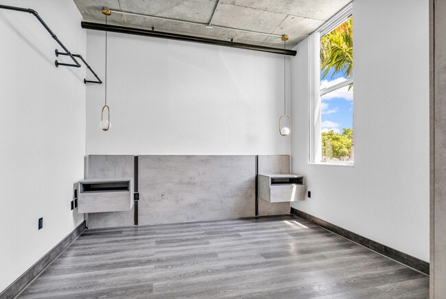 Building Photo - 2100 Van Buren St