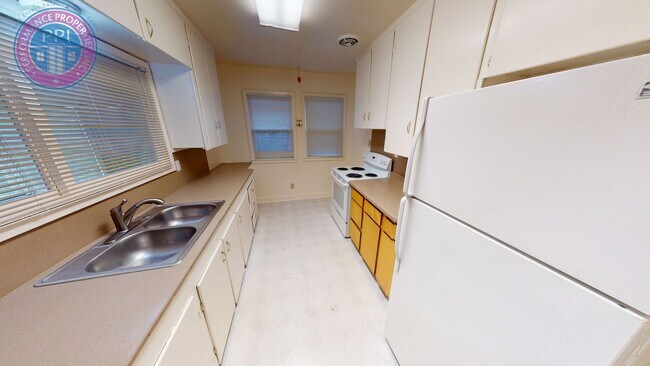 Building Photo - Mt. Tabor Craftsman! Covered Front Porch & Fenced Backyard