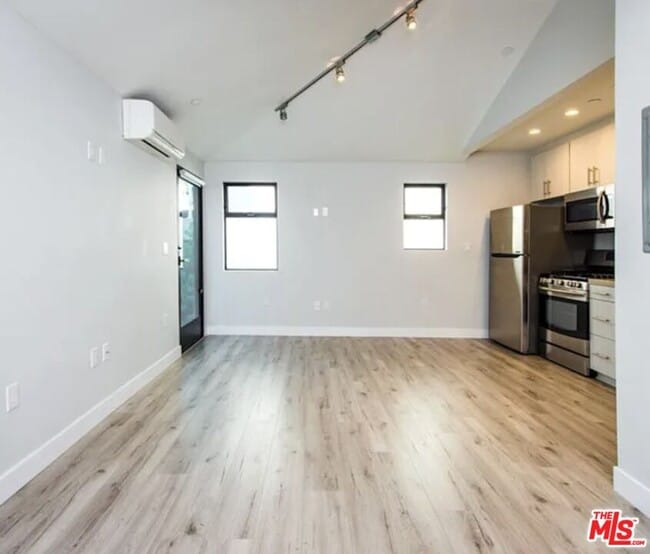 Building Photo - 483 Washington Blvd