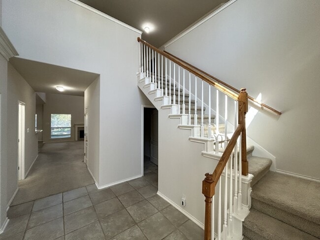Building Photo - 5 Bedrooms house at Roger Ranch ready to m...