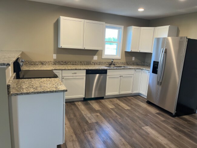 Building Photo - 118 W Cedar Ln