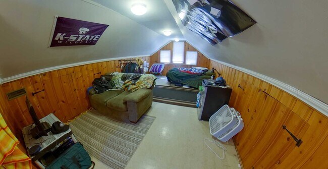 Building Photo - 1120 Thurston St