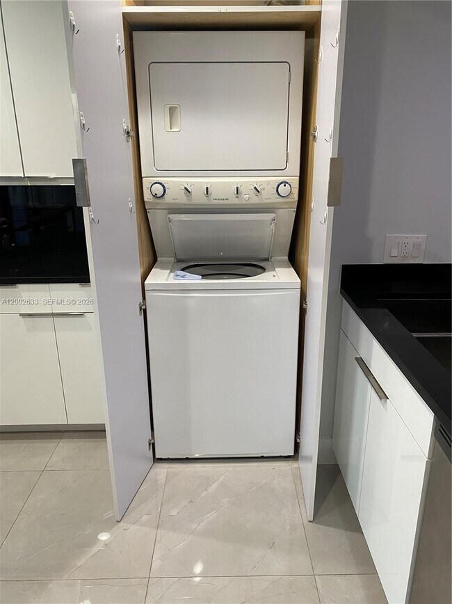 Building Photo - 199 SW 12th Ave