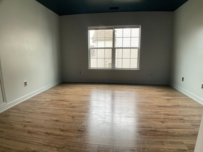 Building Photo - 300 Large Oak Ln
