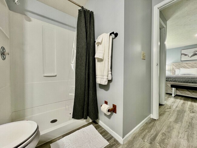 Building Photo - 6631 Pin Oak Ct