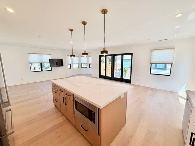 Building Photo - Never-Lived-In Luxury: 1,408 Sq Ft Detached Single-Family Home with Private Office — Downtown Sun...