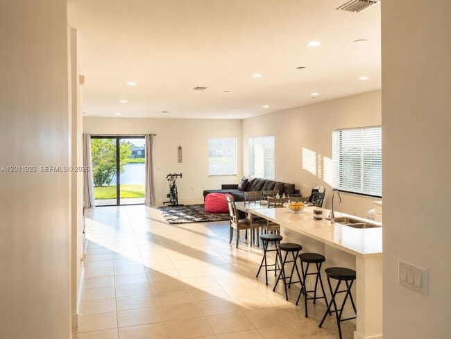 Building Photo - 4993 Ofanto Ln