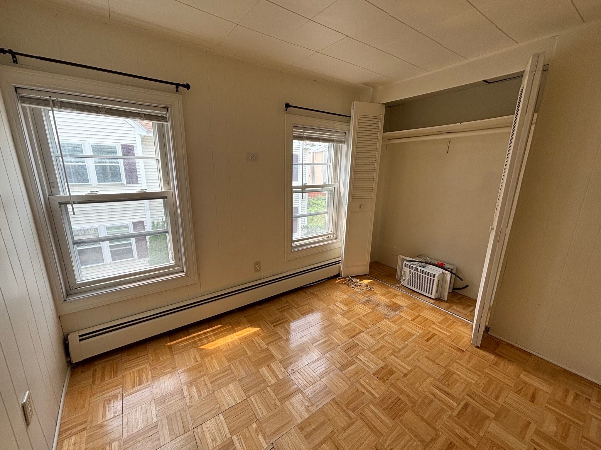 Building Photo - 164 Bowen St