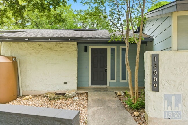 Building Photo - 13009 Lamplight Village Ave