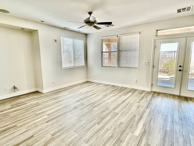 Building Photo - 4-bedroom house with Stunning views!