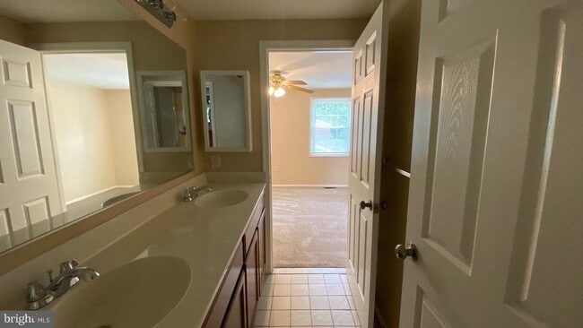 Building Photo - 5529 Woodenhawk Cir