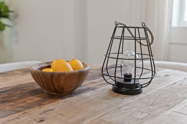 Building Photo - 1010 Long St