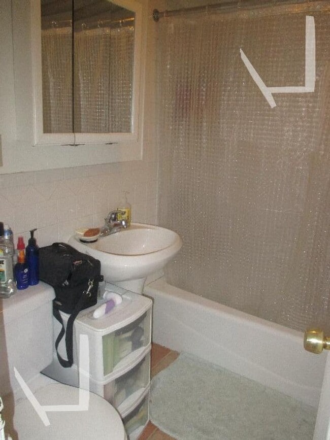 Building Photo - Great 3 Bed Available 6/1/26