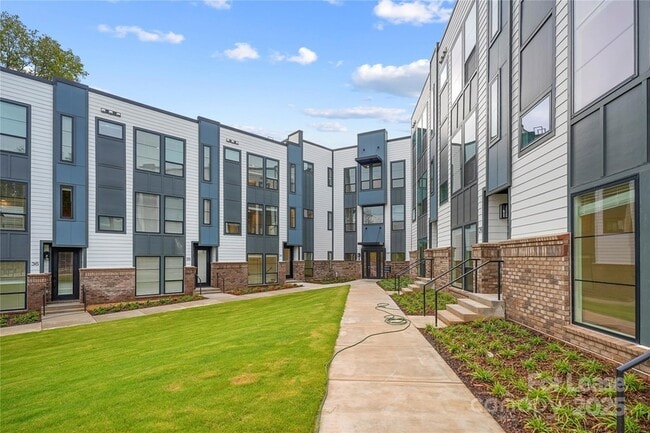 Building Photo - 411 Charles Ave