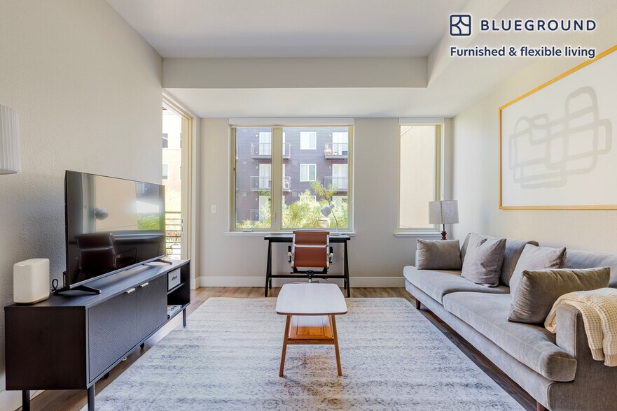 Primary Photo - 555 San Antonio Rd