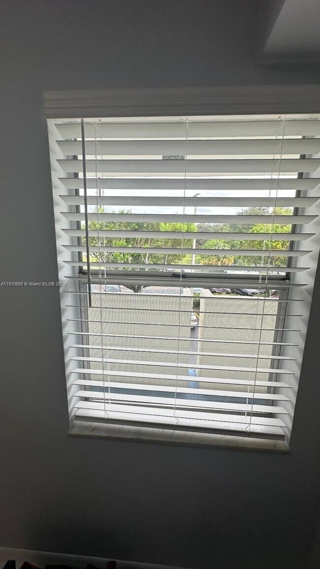 Building Photo - 1701 NE 191st St