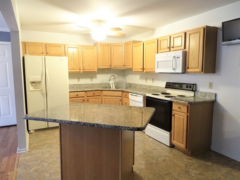 Building Photo - 932 Orchard St