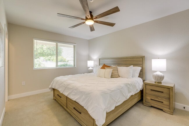 Building Photo - 10320 W Sierra Dawn Dr