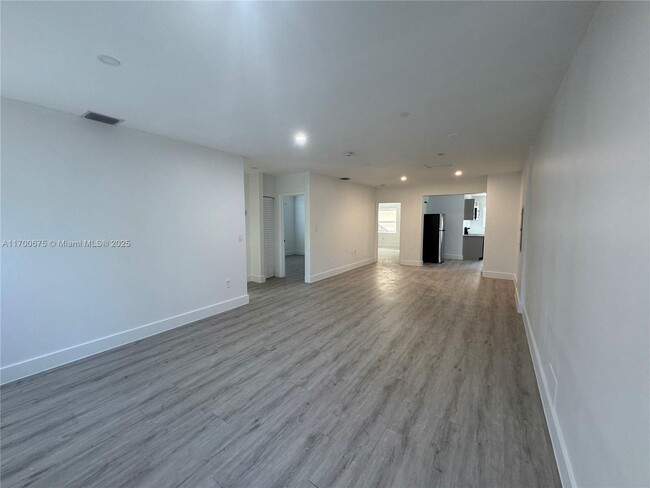 Building Photo - 14428 NE 14th Ave