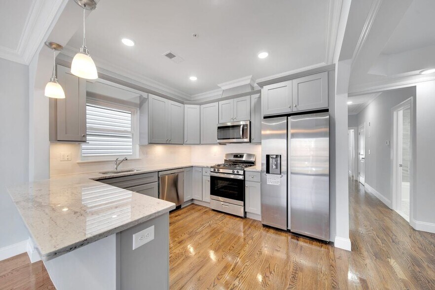 Building Photo - 267 S 10th St