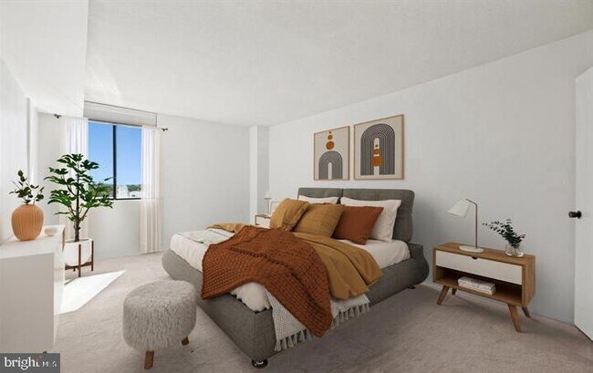 Building Photo - 118 Monroe St