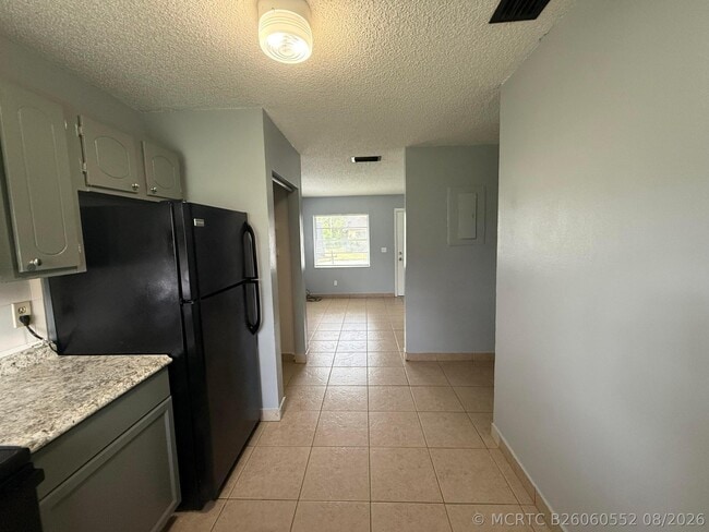 Building Photo - 5006 Sanibel Ave