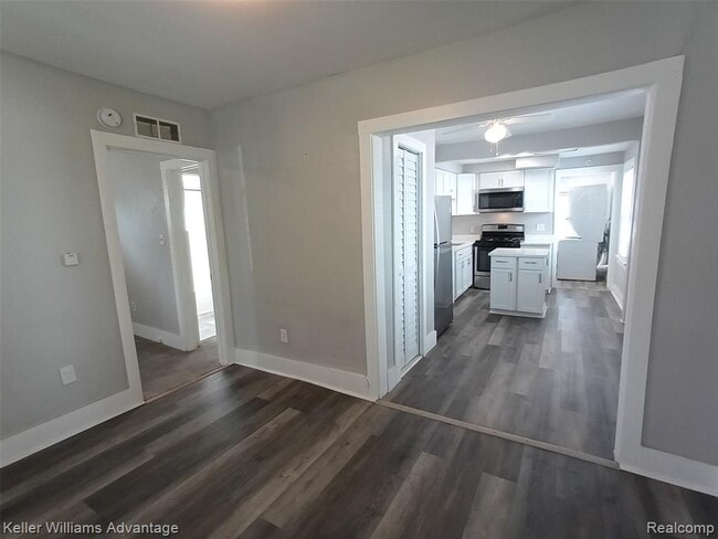 Building Photo - 15345 Sumner