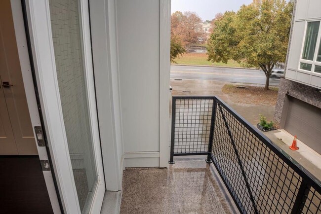 Building Photo - 1680 Memorial Dr SE