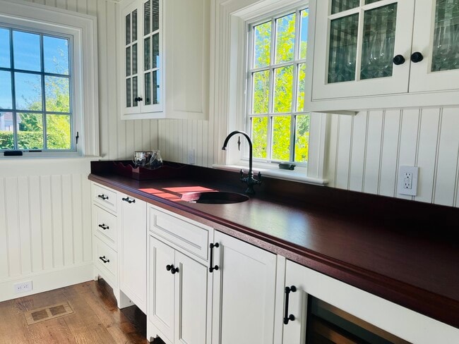 Building Photo - 3 Field Club Ln