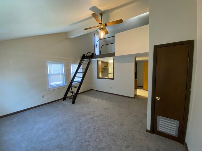 Building Photo - 229 Pawling Ave