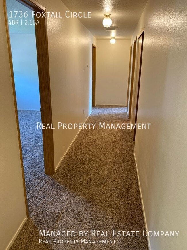 Building Photo - Woodland 4 Bed 2.5 Bath Home with Two Car ...